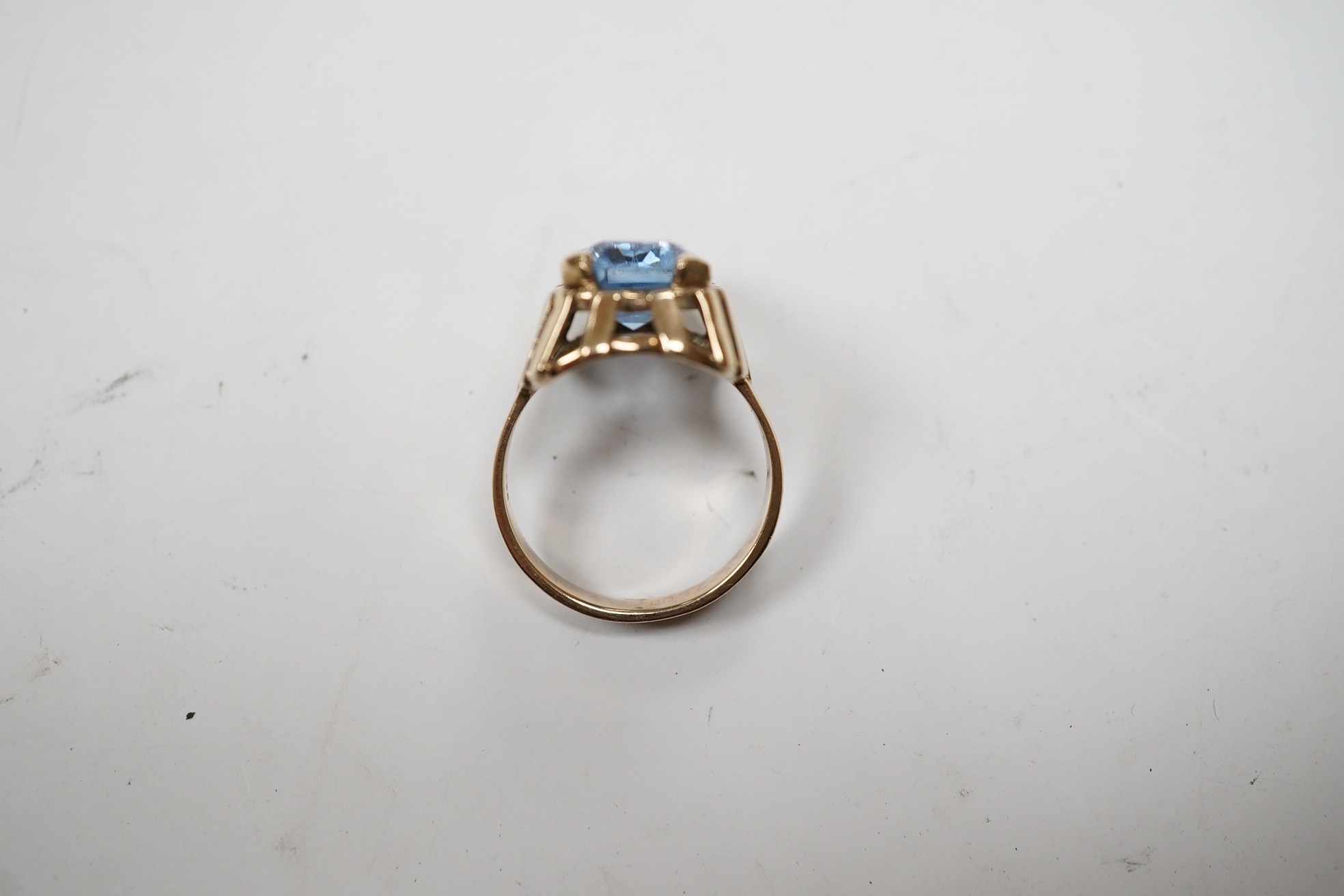 An 8ct yellow metal and single stone synthetic blue spinel set dress ring, size P, gross weight 7.3 grams, Condition - fair to good.